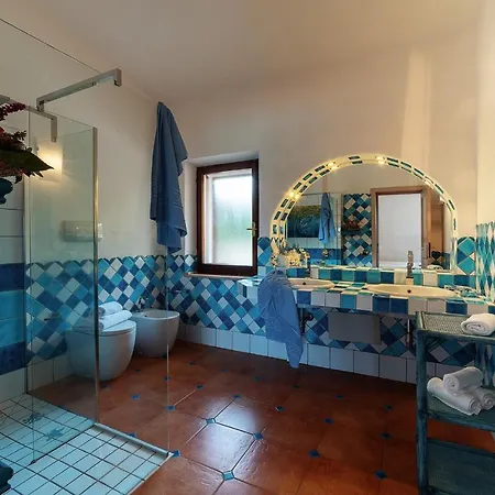 Villa Ilaria 8, Emma Olbia