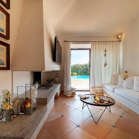 Villa Ilaria 8, Emma *
